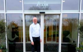 AWARD-WINNING ENTREPRENEUR