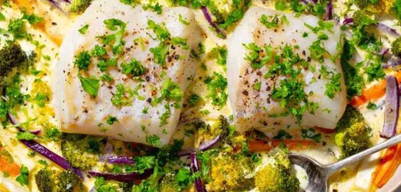 OVEN-BAKED HALIBUT WITH VEGETABLES AND POTATOES