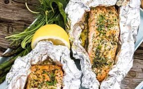 SALMON GRILLED IN FOIL WITH VEGETABLES(1)